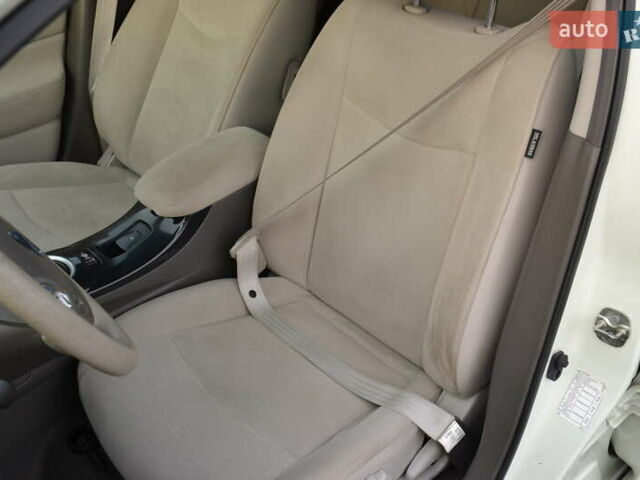 Белый Ниссан Лиф, объемом двигателя 0 л и пробегом 100 тыс. км за 3800 $, фото 13 на Automoto.ua