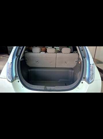 Белый Ниссан Лиф, объемом двигателя 0 л и пробегом 98 тыс. км за 5850 $, фото 2 на Automoto.ua