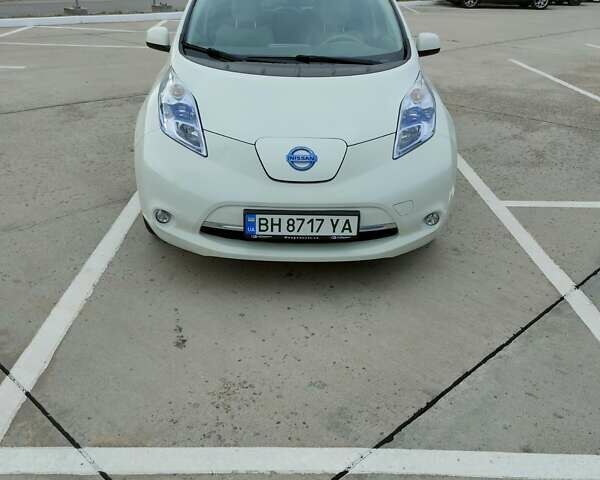 Білий Ніссан Ліф, об'ємом двигуна 0 л та пробігом 93 тис. км за 5800 $, фото 4 на Automoto.ua
