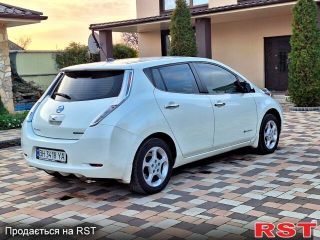 Белый Ниссан Лиф, объемом двигателя 0 л и пробегом 170 тыс. км за 5500 $, фото 4 на Automoto.ua