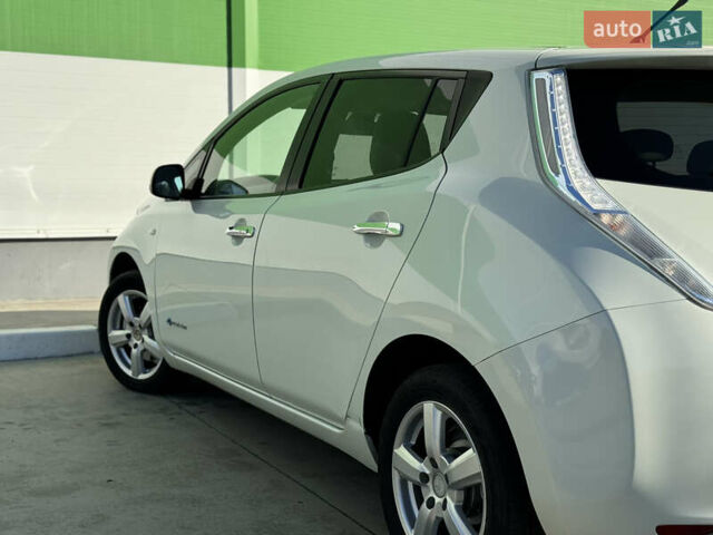 Белый Ниссан Лиф, объемом двигателя 0 л и пробегом 95 тыс. км за 5300 $, фото 29 на Automoto.ua