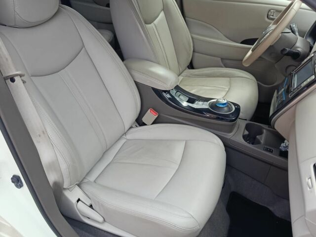 Белый Ниссан Лиф, объемом двигателя 0 л и пробегом 142 тыс. км за 4600 $, фото 7 на Automoto.ua