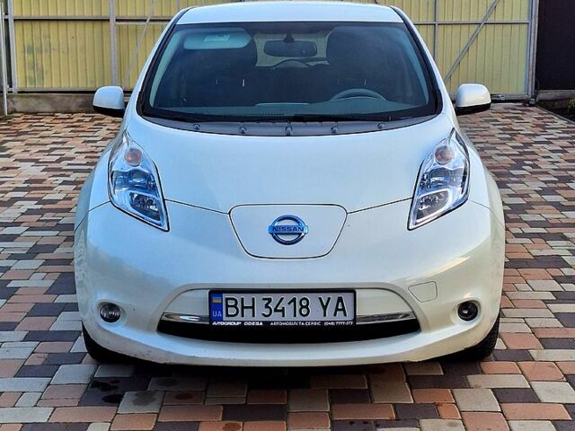 Белый Ниссан Лиф, объемом двигателя 0 л и пробегом 170 тыс. км за 5500 $, фото 6 на Automoto.ua