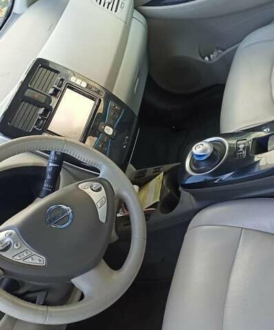 Білий Ніссан Ліф, об'ємом двигуна 0 л та пробігом 103 тис. км за 6000 $, фото 7 на Automoto.ua