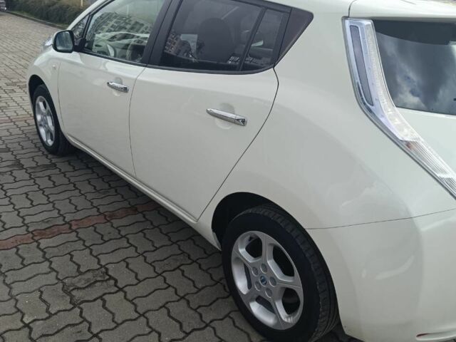 Белый Ниссан Лиф, объемом двигателя 0 л и пробегом 142 тыс. км за 4600 $, фото 2 на Automoto.ua