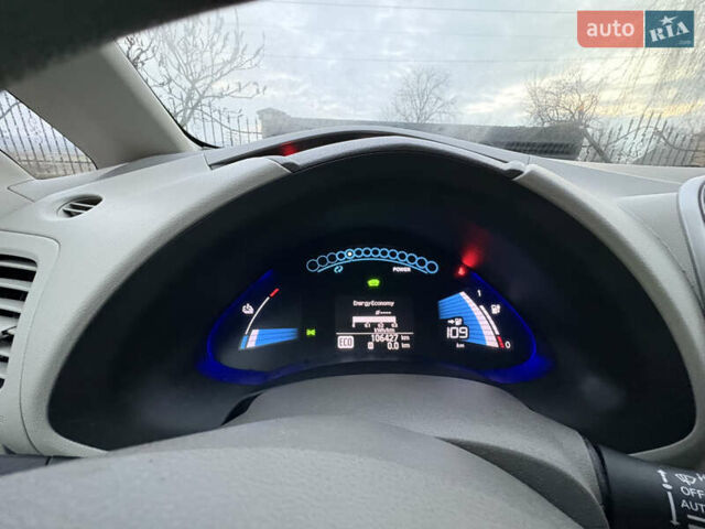 Белый Ниссан Лиф, объемом двигателя 0 л и пробегом 106 тыс. км за 4000 $, фото 26 на Automoto.ua