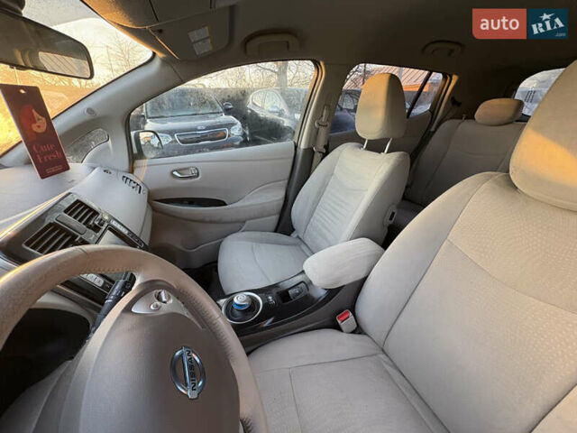 Білий Ніссан Ліф, об'ємом двигуна 0 л та пробігом 124 тис. км за 4000 $, фото 19 на Automoto.ua