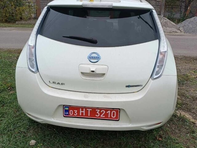 Белый Ниссан Лиф, объемом двигателя 0 л и пробегом 100 тыс. км за 6350 $, фото 6 на Automoto.ua