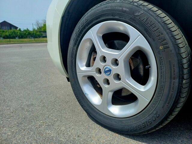 Белый Ниссан Лиф, объемом двигателя 0 л и пробегом 140 тыс. км за 5099 $, фото 14 на Automoto.ua