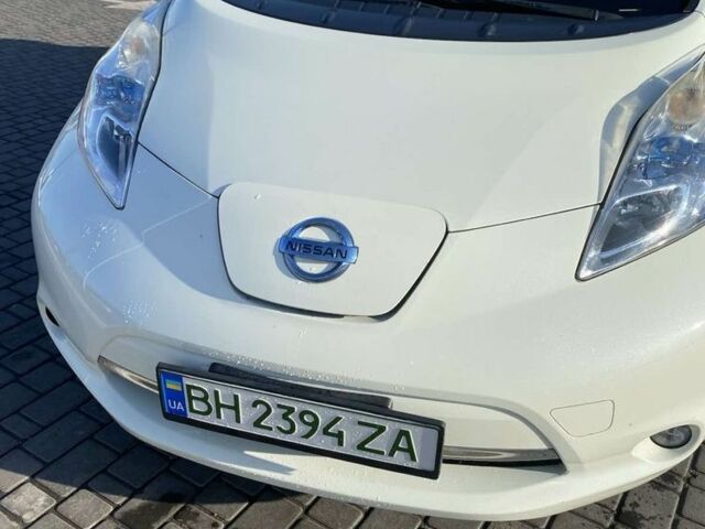 Білий Ніссан Ліф, об'ємом двигуна 0 л та пробігом 120 тис. км за 5000 $, фото 4 на Automoto.ua