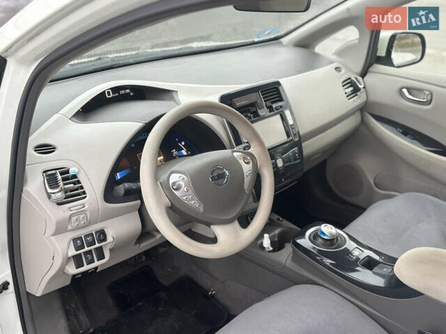 Білий Ніссан Ліф, об'ємом двигуна 0 л та пробігом 152 тис. км за 4450 $, фото 12 на Automoto.ua