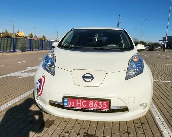 Белый Ниссан Лиф, объемом двигателя 0 л и пробегом 119 тыс. км за 5300 $, фото 4 на Automoto.ua