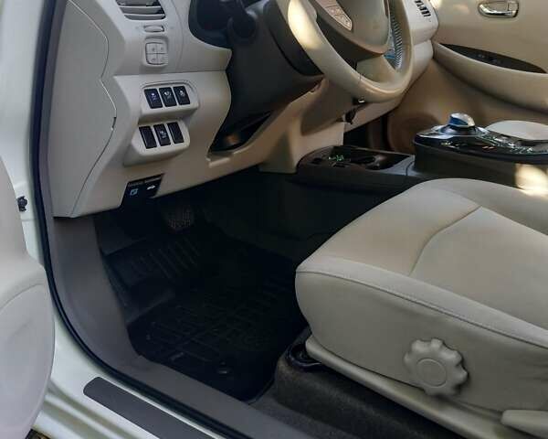 Білий Ніссан Ліф, об'ємом двигуна 0 л та пробігом 127 тис. км за 5850 $, фото 13 на Automoto.ua