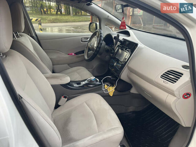 Білий Ніссан Ліф, об'ємом двигуна 0 л та пробігом 162 тис. км за 4000 $, фото 8 на Automoto.ua