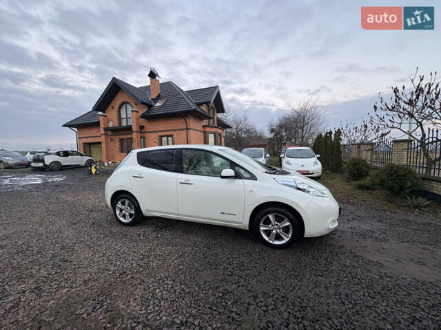 Белый Ниссан Лиф, объемом двигателя 0 л и пробегом 106 тыс. км за 4000 $, фото 15 на Automoto.ua