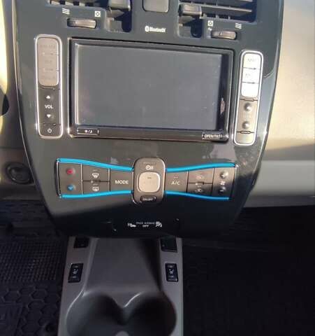 Білий Ніссан Ліф, об'ємом двигуна 0 л та пробігом 150 тис. км за 4990 $, фото 10 на Automoto.ua