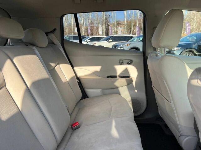 Белый Ниссан Лиф, объемом двигателя 0 л и пробегом 104 тыс. км за 6400 $, фото 18 на Automoto.ua