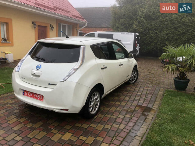 Белый Ниссан Лиф, объемом двигателя 0 л и пробегом 152 тыс. км за 4999 $, фото 4 на Automoto.ua