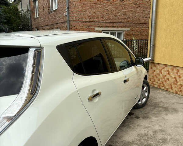 Білий Ніссан Ліф, об'ємом двигуна 0 л та пробігом 102 тис. км за 5100 $, фото 4 на Automoto.ua