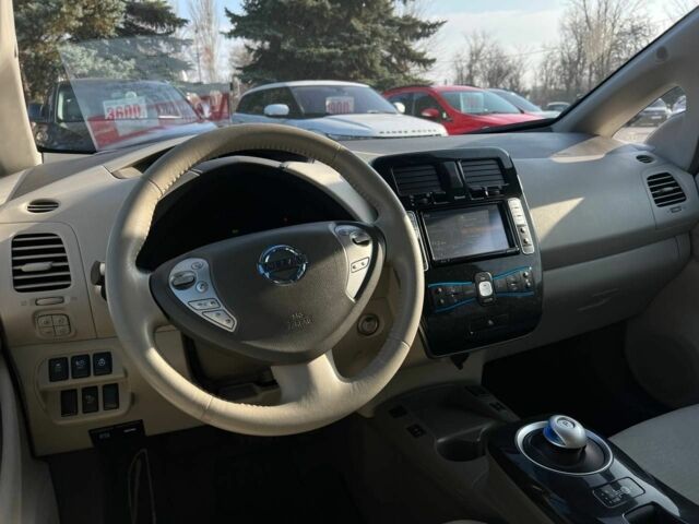 Белый Ниссан Лиф, объемом двигателя 0 л и пробегом 104 тыс. км за 6400 $, фото 17 на Automoto.ua