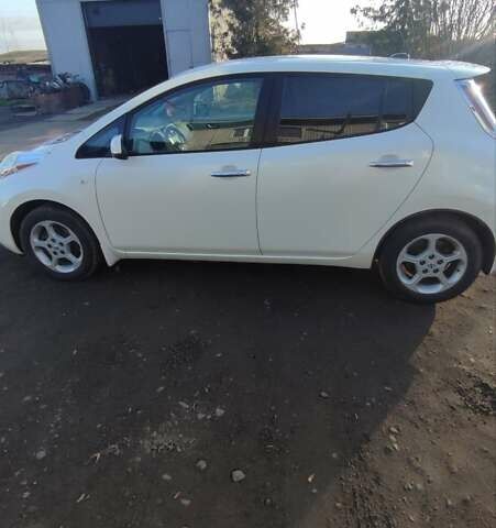 Білий Ніссан Ліф, об'ємом двигуна 0 л та пробігом 150 тис. км за 4990 $, фото 13 на Automoto.ua