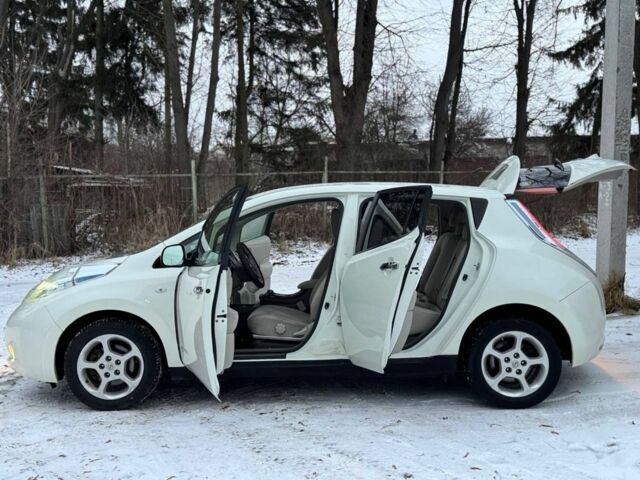 Белый Ниссан Лиф, объемом двигателя 0 л и пробегом 93 тыс. км за 3990 $, фото 17 на Automoto.ua