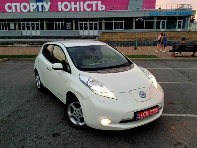 Белый Ниссан Лиф, объемом двигателя 0 л и пробегом 142 тыс. км за 5100 $, фото 5 на Automoto.ua