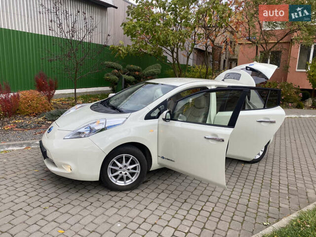 Білий Ніссан Ліф, об'ємом двигуна 0 л та пробігом 81 тис. км за 4600 $, фото 3 на Automoto.ua