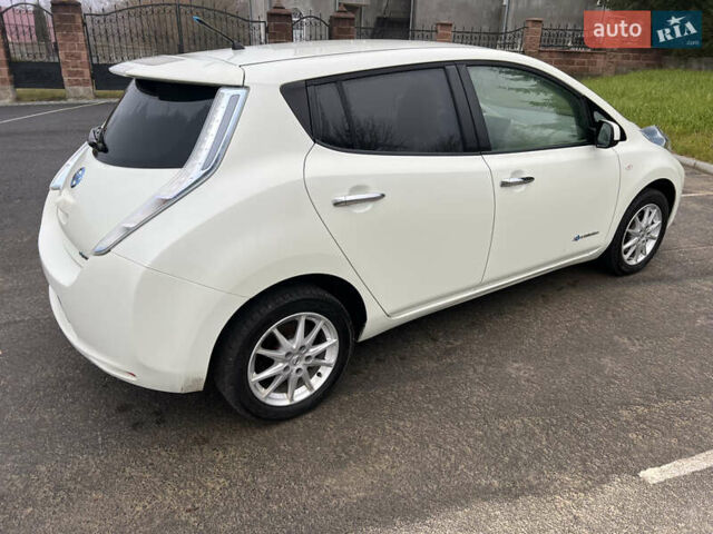 Белый Ниссан Лиф, объемом двигателя 0 л и пробегом 160 тыс. км за 4900 $, фото 3 на Automoto.ua