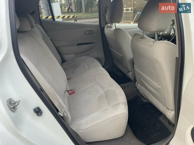 Білий Ніссан Ліф, об'ємом двигуна 0 л та пробігом 162 тис. км за 4000 $, фото 7 на Automoto.ua