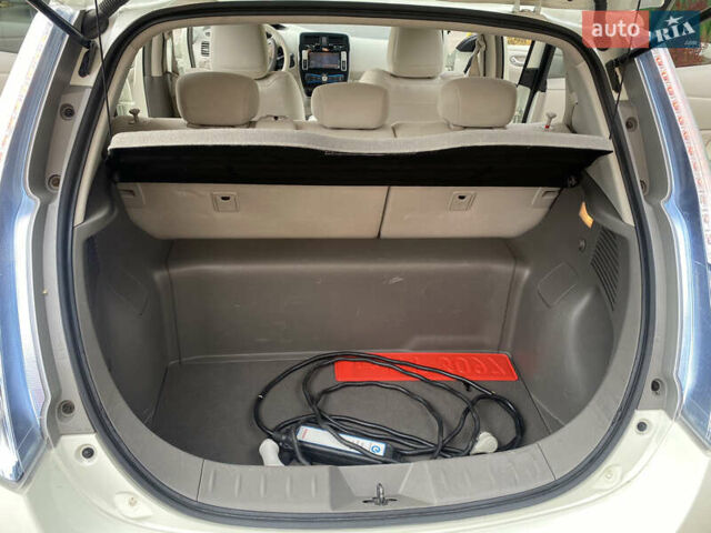 Білий Ніссан Ліф, об'ємом двигуна 0 л та пробігом 81 тис. км за 4600 $, фото 16 на Automoto.ua