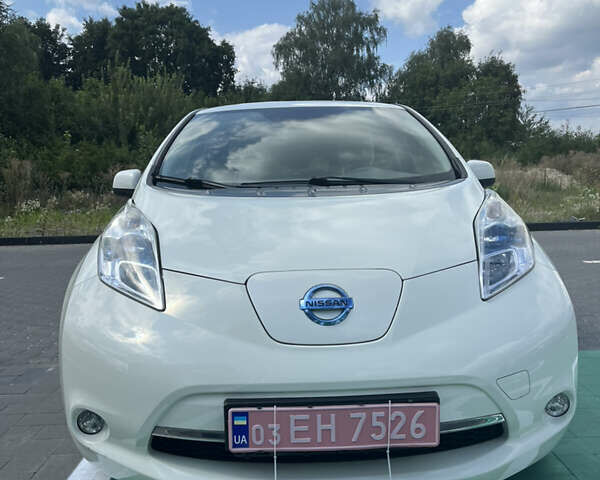 Белый Ниссан Лиф, объемом двигателя 0 л и пробегом 102 тыс. км за 5400 $, фото 6 на Automoto.ua
