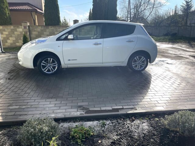 Белый Ниссан Лиф, объемом двигателя 0 л и пробегом 131 тыс. км за 4300 $, фото 3 на Automoto.ua