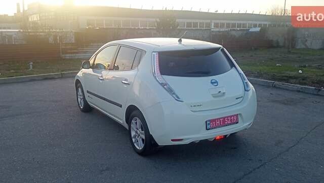 Білий Ніссан Ліф, об'ємом двигуна 0 л та пробігом 111 тис. км за 5300 $, фото 2 на Automoto.ua
