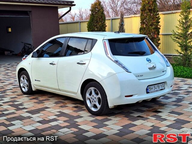 Белый Ниссан Лиф, объемом двигателя 0 л и пробегом 170 тыс. км за 5500 $, фото 1 на Automoto.ua