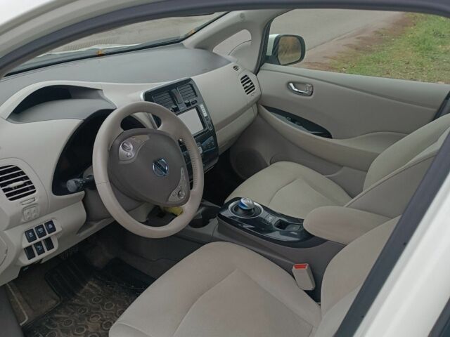 Белый Ниссан Лиф, объемом двигателя 0 л и пробегом 100 тыс. км за 6350 $, фото 8 на Automoto.ua