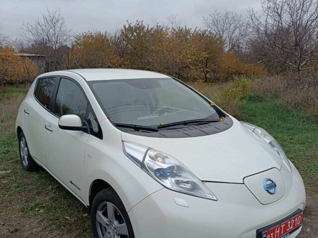 Белый Ниссан Лиф, объемом двигателя 0 л и пробегом 100 тыс. км за 6350 $, фото 2 на Automoto.ua