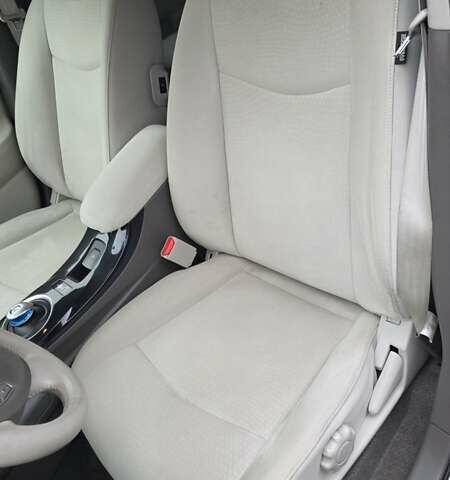 Белый Ниссан Лиф, объемом двигателя 0 л и пробегом 125 тыс. км за 5200 $, фото 12 на Automoto.ua