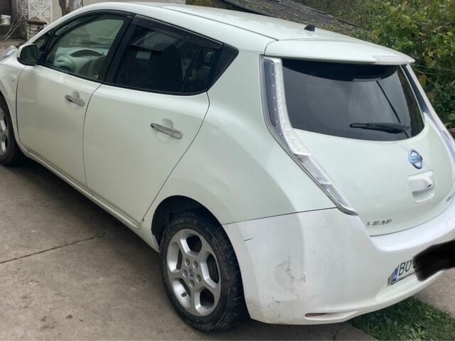 Белый Ниссан Лиф, объемом двигателя 0 л и пробегом 300 тыс. км за 4950 $, фото 3 на Automoto.ua