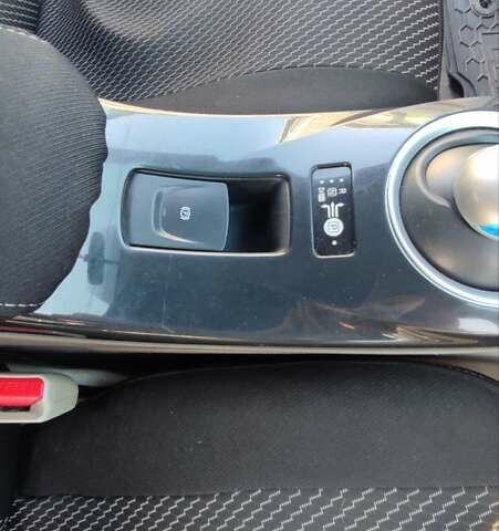 Білий Ніссан Ліф, об'ємом двигуна 0 л та пробігом 150 тис. км за 4990 $, фото 3 на Automoto.ua