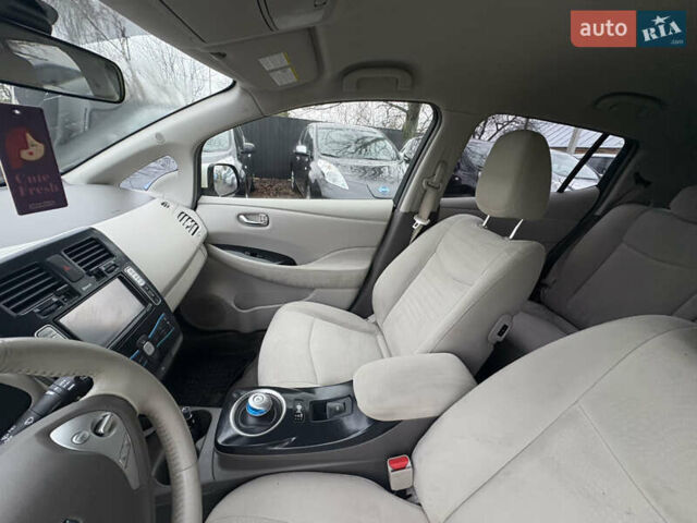 Белый Ниссан Лиф, объемом двигателя 0 л и пробегом 124 тыс. км за 3999 $, фото 21 на Automoto.ua