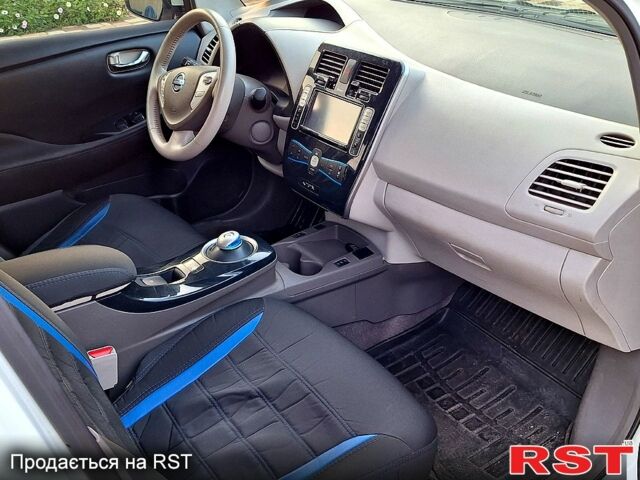 Белый Ниссан Лиф, объемом двигателя 0 л и пробегом 170 тыс. км за 5500 $, фото 8 на Automoto.ua