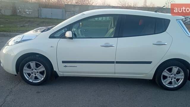 Білий Ніссан Ліф, об'ємом двигуна 0 л та пробігом 111 тис. км за 5300 $, фото 1 на Automoto.ua