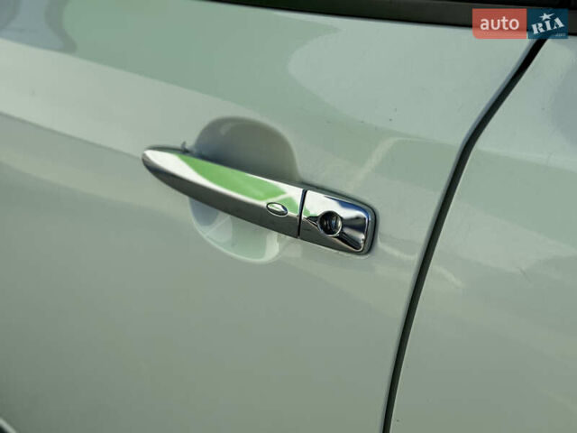 Белый Ниссан Лиф, объемом двигателя 0 л и пробегом 95 тыс. км за 5300 $, фото 32 на Automoto.ua