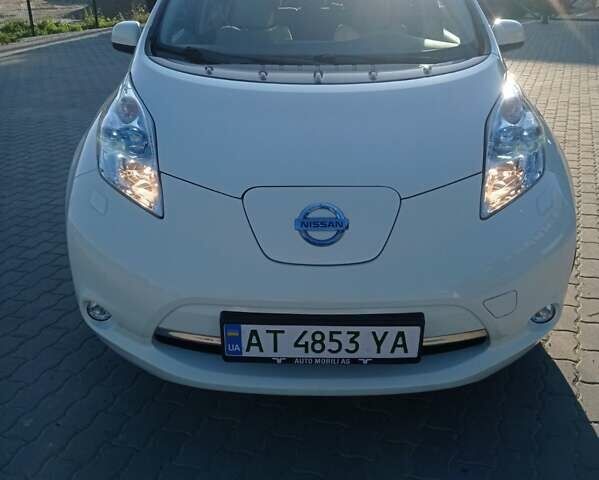 Белый Ниссан Лиф, объемом двигателя 0 л и пробегом 120 тыс. км за 5500 $, фото 3 на Automoto.ua