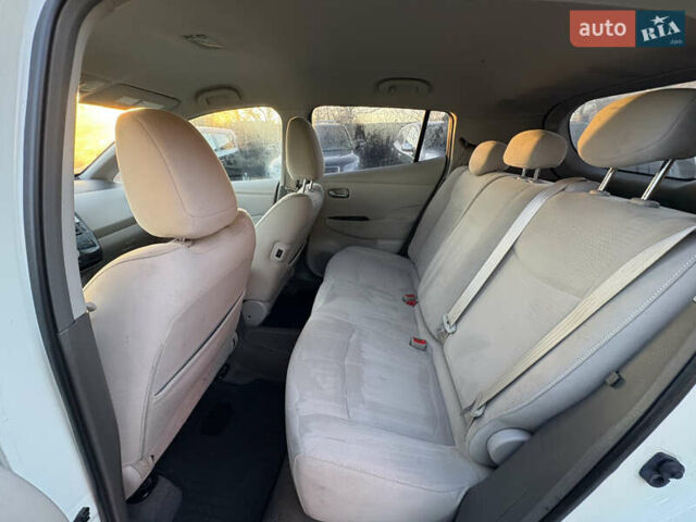 Білий Ніссан Ліф, об'ємом двигуна 0 л та пробігом 124 тис. км за 4000 $, фото 17 на Automoto.ua