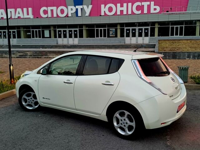 Белый Ниссан Лиф, объемом двигателя 0 л и пробегом 142 тыс. км за 5100 $, фото 10 на Automoto.ua