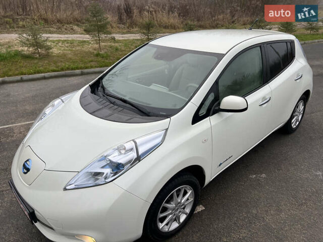 Белый Ниссан Лиф, объемом двигателя 0 л и пробегом 160 тыс. км за 4900 $, фото 9 на Automoto.ua