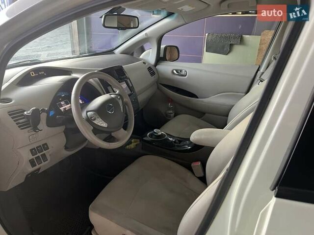 Белый Ниссан Лиф, объемом двигателя 0 л и пробегом 86 тыс. км за 4700 $, фото 13 на Automoto.ua