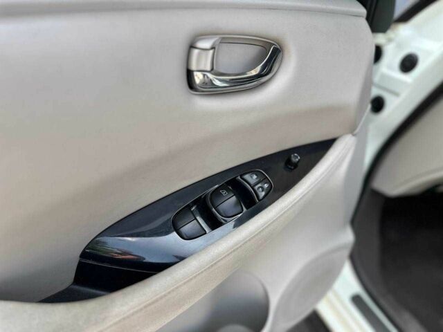 Белый Ниссан Лиф, объемом двигателя 0 л и пробегом 130 тыс. км за 5500 $, фото 12 на Automoto.ua